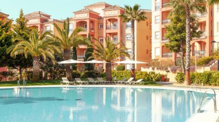 outside view of AMA islantilla Apartments in Costa de la luz, swimming pool